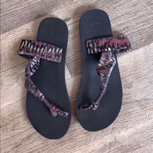 Sanuk yoga mat flip flop